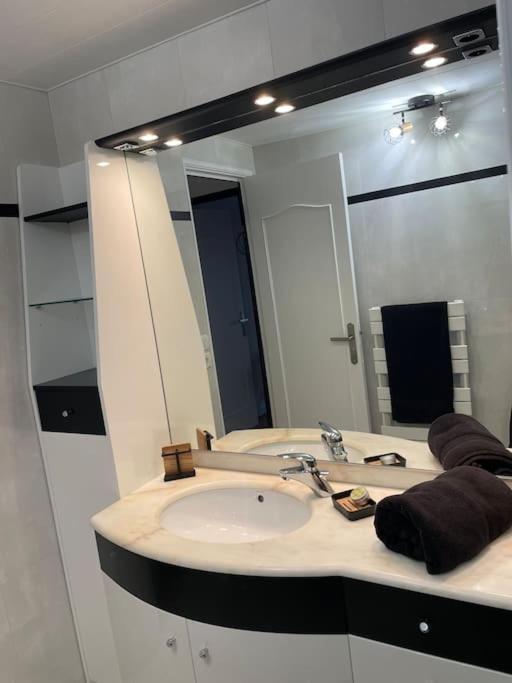 Ferienwohnung Un Cocon Au Coeur De La Champagne Avec Parking Épernay Exterior foto